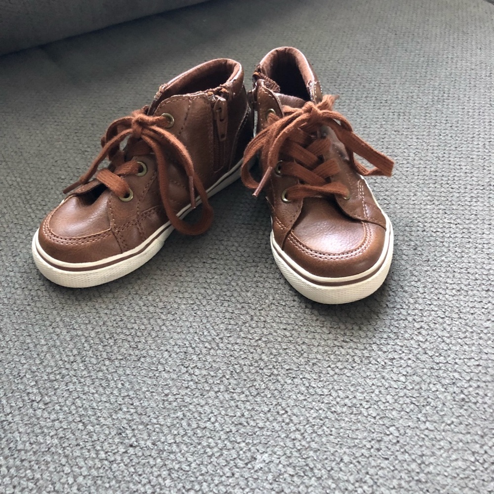 Cat & Jack Boys size 9 side zip boot